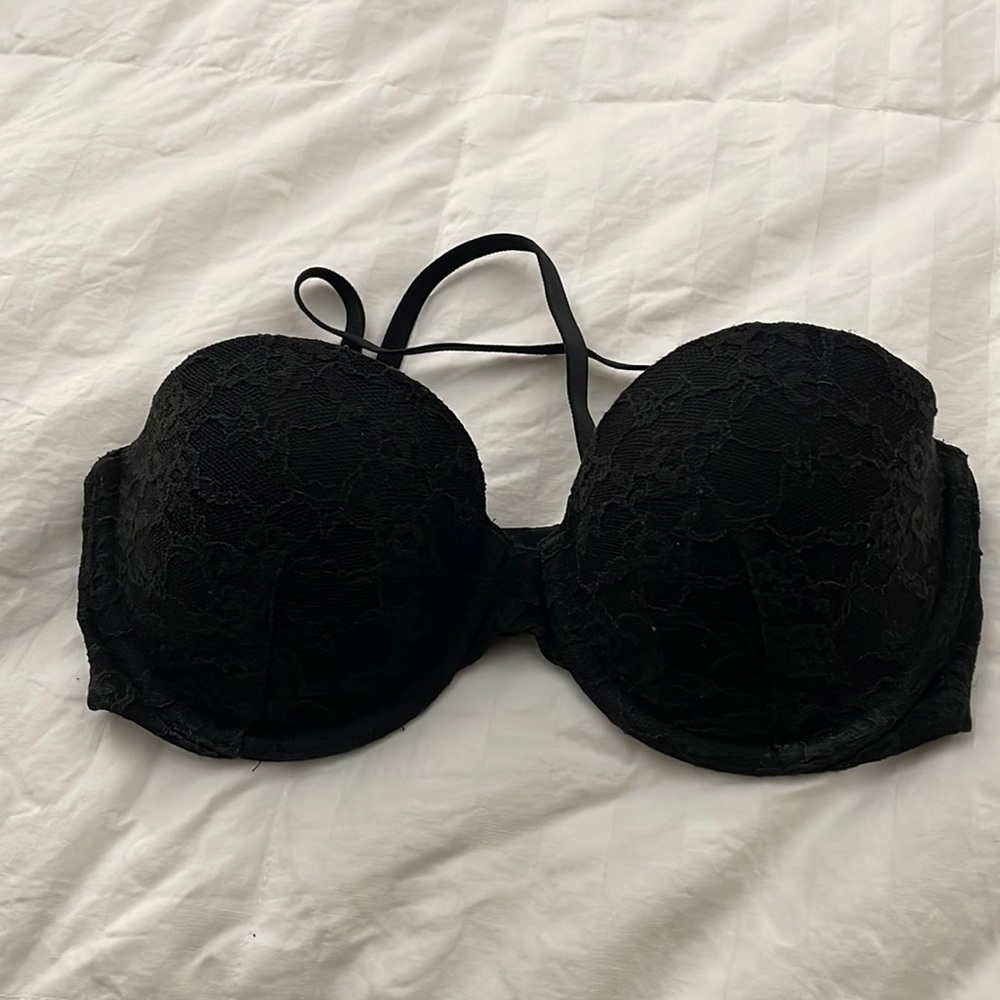 3/$15 Black lace multi wear bra by VS